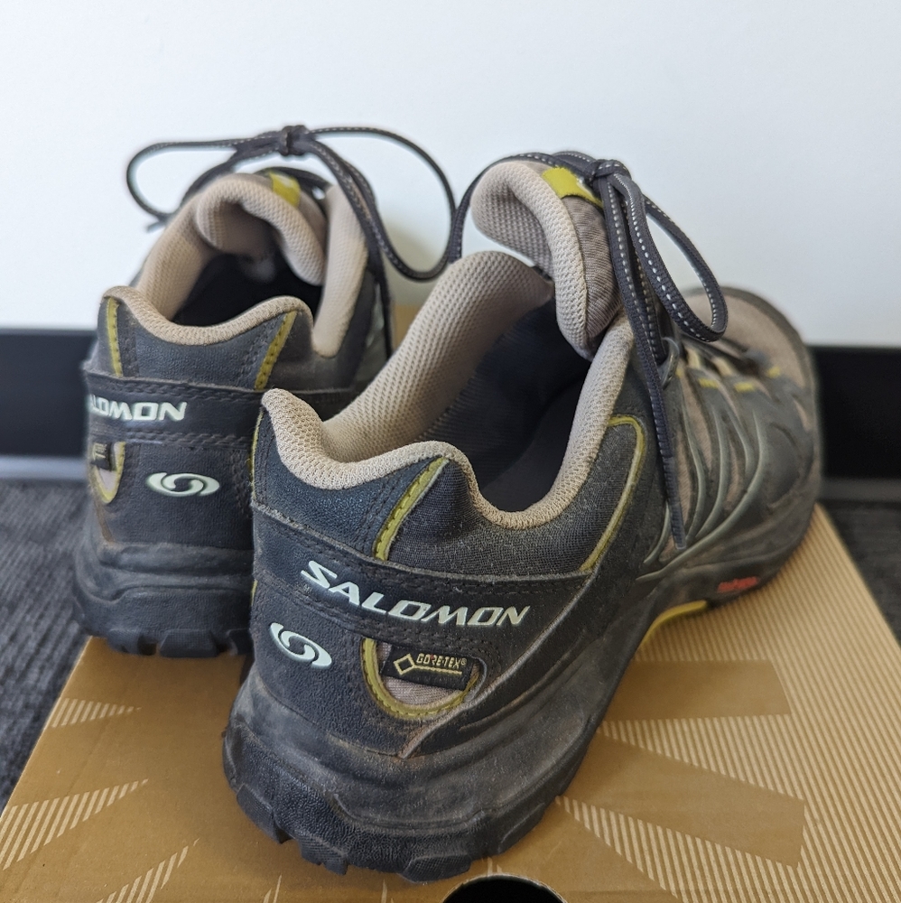Salomon Hiking Shoe Size 8 (Waterproof)